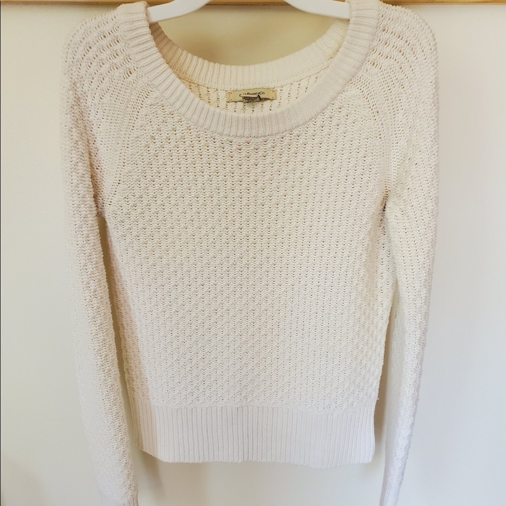 I’m selling a white sweater!